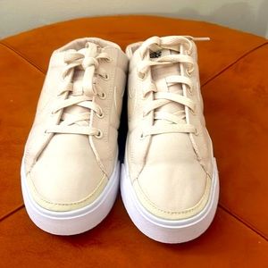 Nike slip -on casual